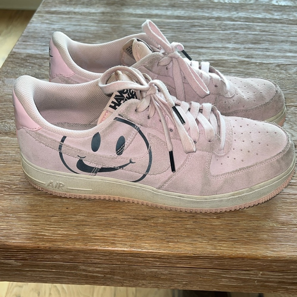 NIKE PINK SUEDE AIR FORCE ONES “have a Nike day”RARE UNIQUE SPECIAL EDITION MENS